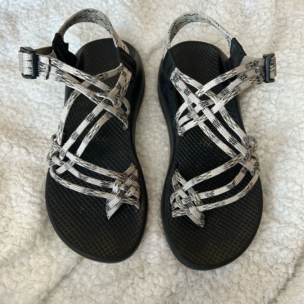 Women’s triple strap chacos! Size 9